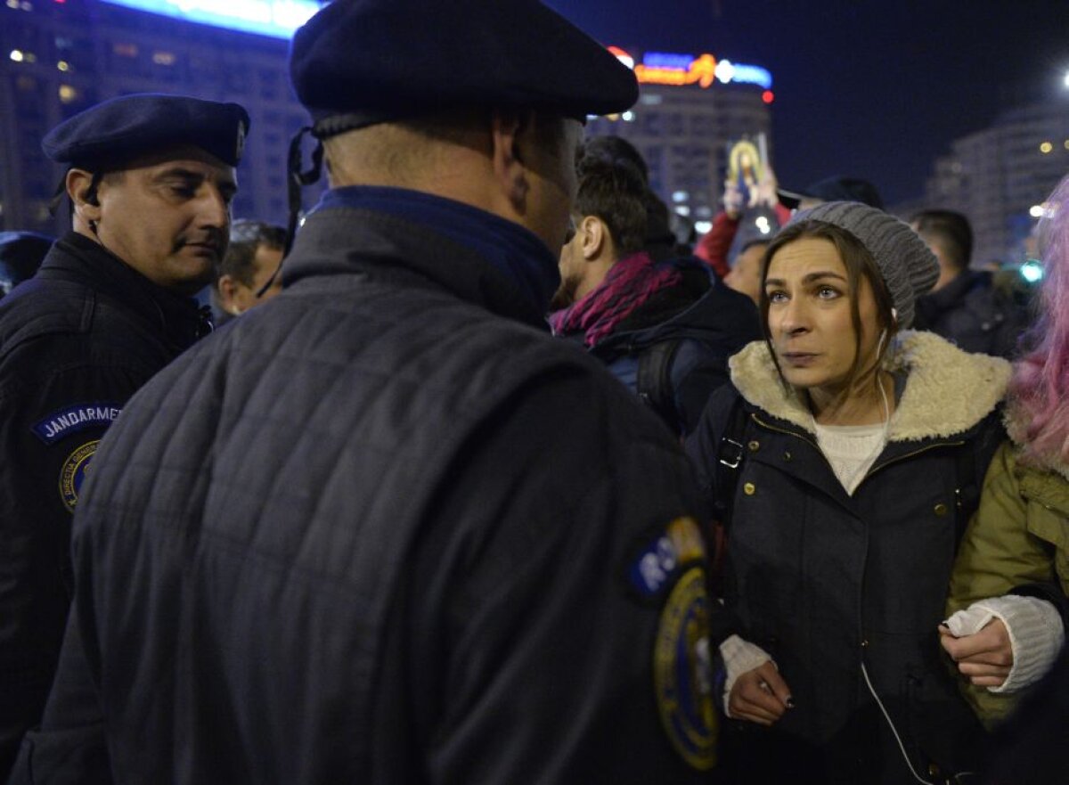 FOTO + VIDEO Mii de persoane au invadat străzile din Capitală: "Furia noastră / Panica voastră" » Filmul complet al protestelor » Prima măsură luată de autorități