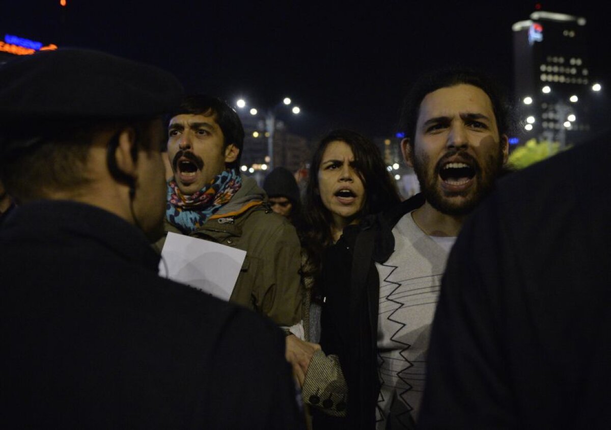 FOTO + VIDEO Mii de persoane au invadat străzile din Capitală: "Furia noastră / Panica voastră" » Filmul complet al protestelor » Prima măsură luată de autorități