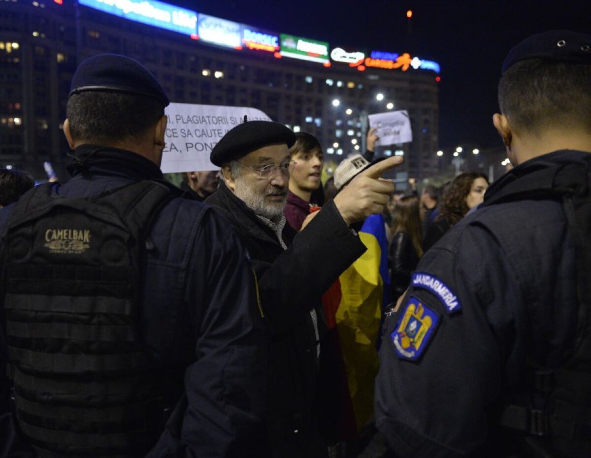 FOTO + VIDEO Mii de persoane au invadat străzile din Capitală: "Furia noastră / Panica voastră" » Filmul complet al protestelor » Prima măsură luată de autorități