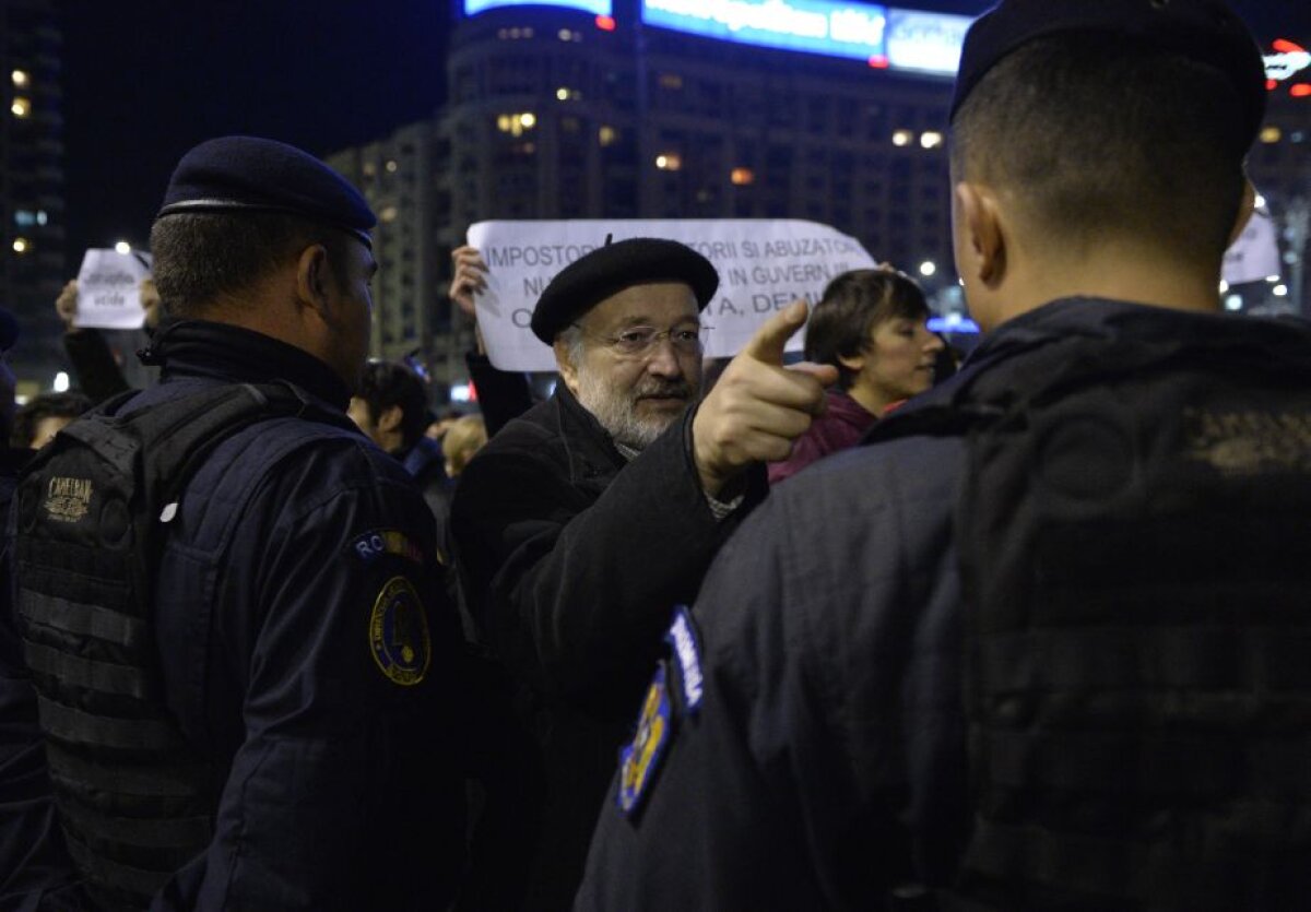 FOTO + VIDEO Mii de persoane au invadat străzile din Capitală: "Furia noastră / Panica voastră" » Filmul complet al protestelor » Prima măsură luată de autorități