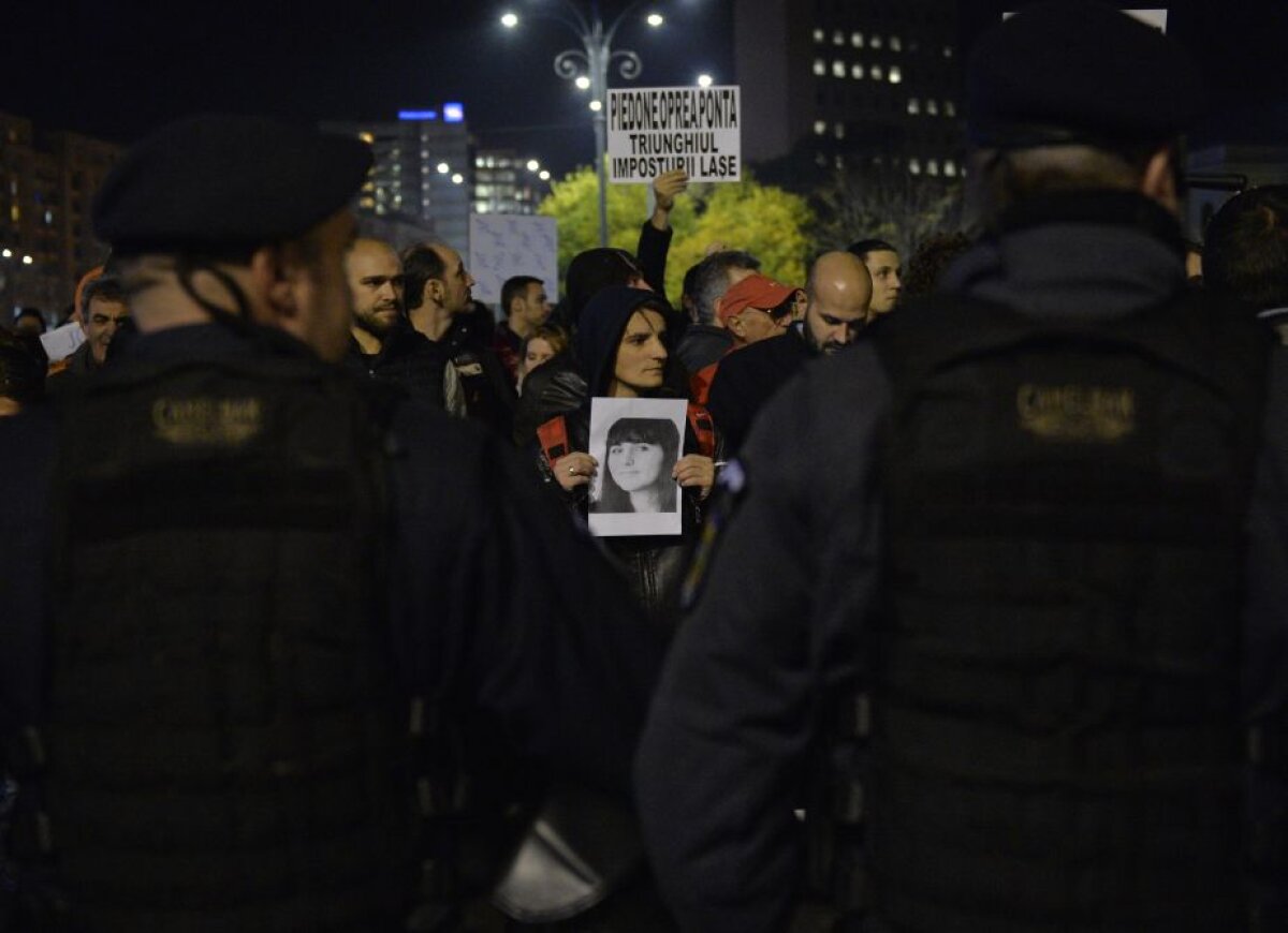 FOTO + VIDEO Mii de persoane au invadat străzile din Capitală: "Furia noastră / Panica voastră" » Filmul complet al protestelor » Prima măsură luată de autorități