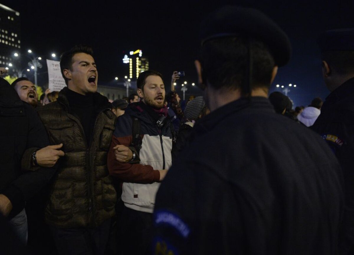 FOTO + VIDEO Mii de persoane au invadat străzile din Capitală: "Furia noastră / Panica voastră" » Filmul complet al protestelor » Prima măsură luată de autorități