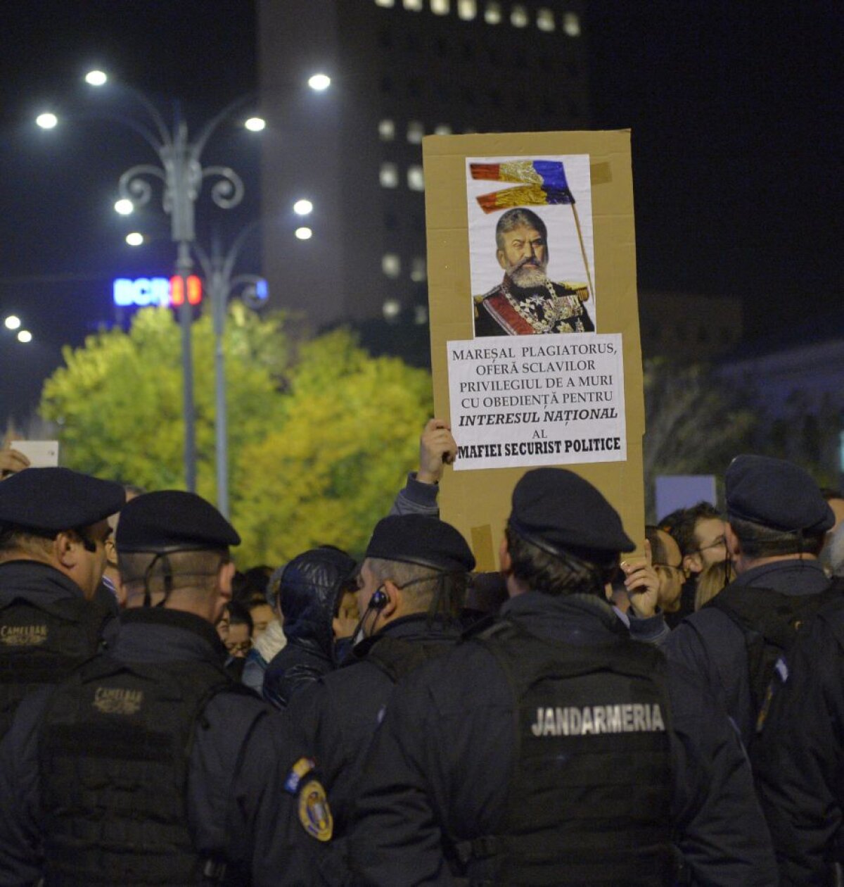 FOTO + VIDEO Mii de persoane au invadat străzile din Capitală: "Furia noastră / Panica voastră" » Filmul complet al protestelor » Prima măsură luată de autorități