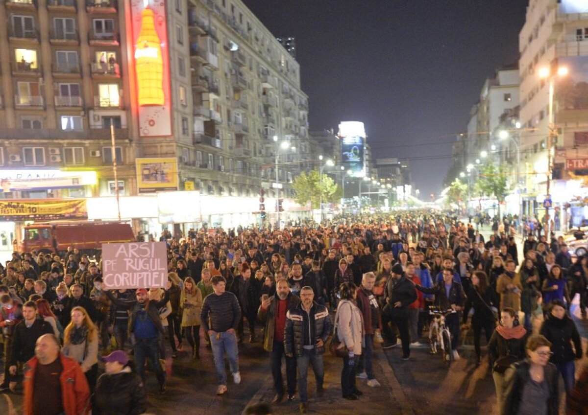 FOTO + VIDEO Mii de persoane au invadat străzile din Capitală: "Furia noastră / Panica voastră" » Filmul complet al protestelor » Prima măsură luată de autorități