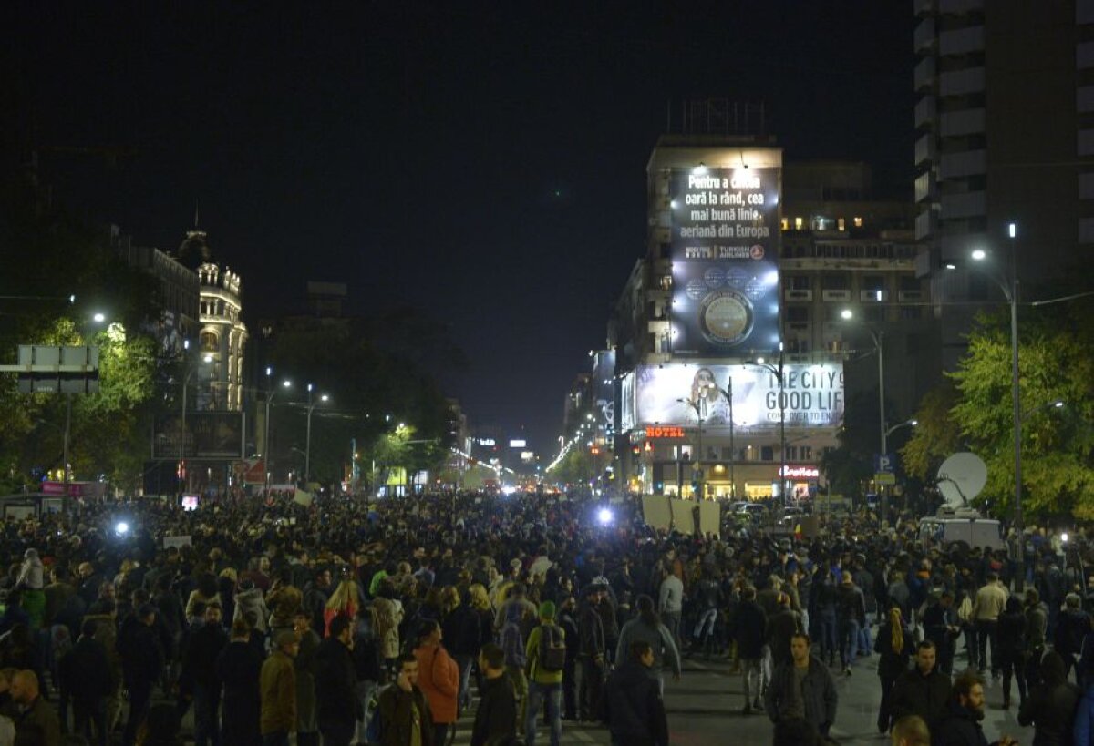 FOTO + VIDEO Mii de persoane au invadat străzile din Capitală: "Furia noastră / Panica voastră" » Filmul complet al protestelor » Prima măsură luată de autorități