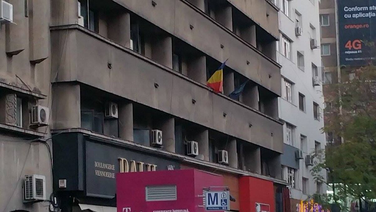 Incendiu în București » Un apartament dintr-un bloc din Piața Romană a luat foc