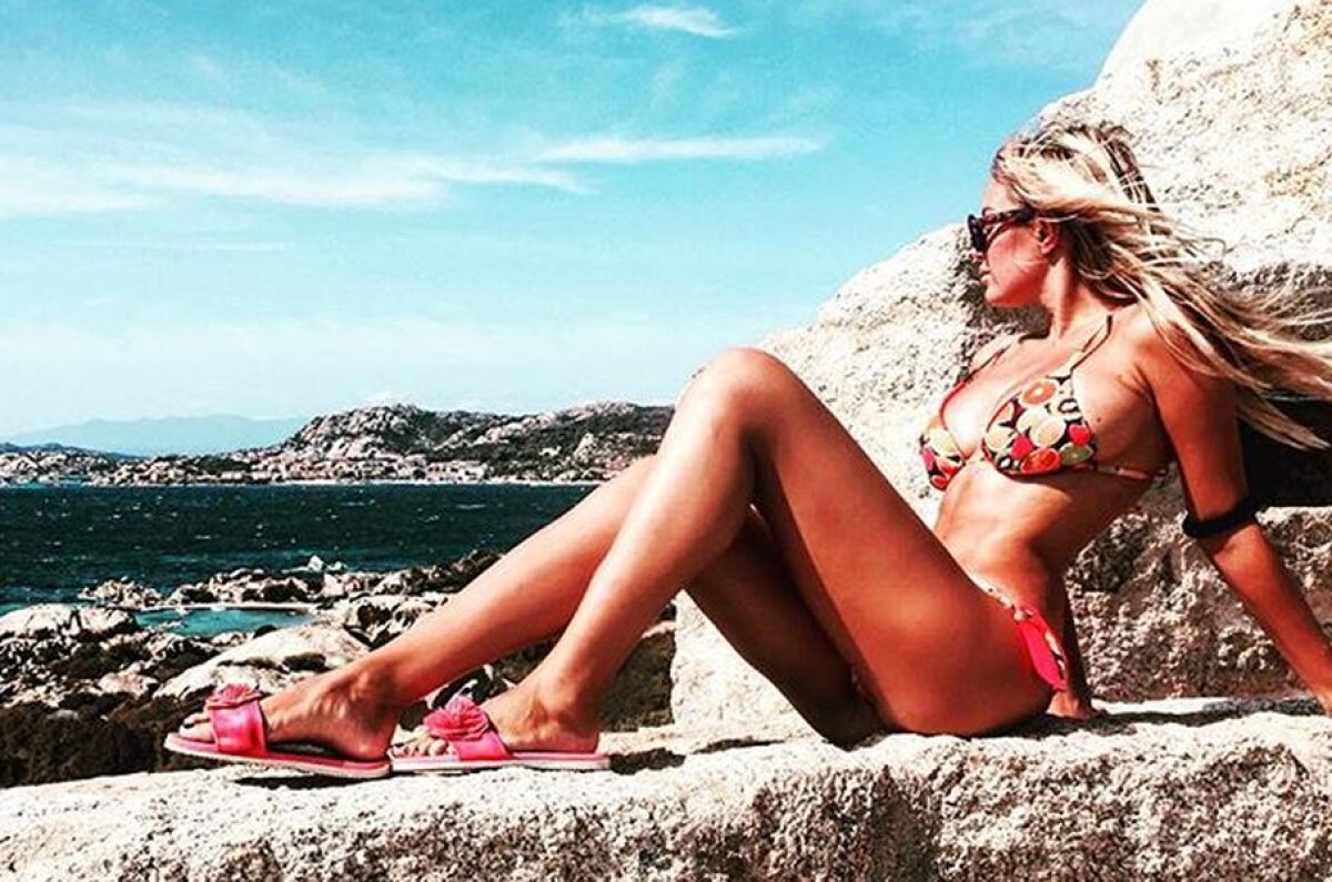 FOTO Sprijin neașteptat pentru Valentino Rossi » Fosta iubită a lui Jorge Lorenzo l-a susținut pe italian în Valencia