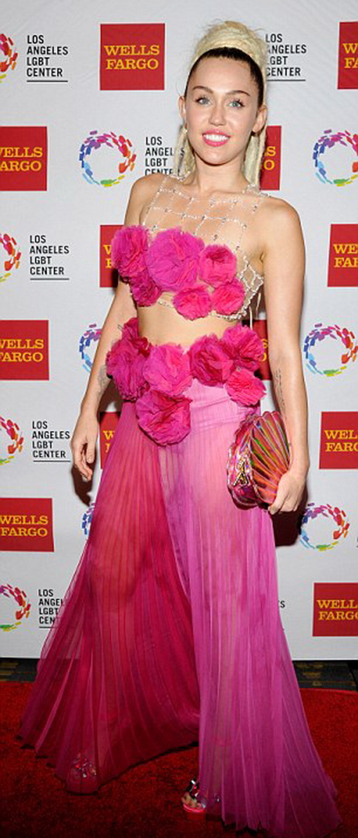 VIDEO » Miley Cyrus, gest absolut dezgustător în fața miilor de spectatori