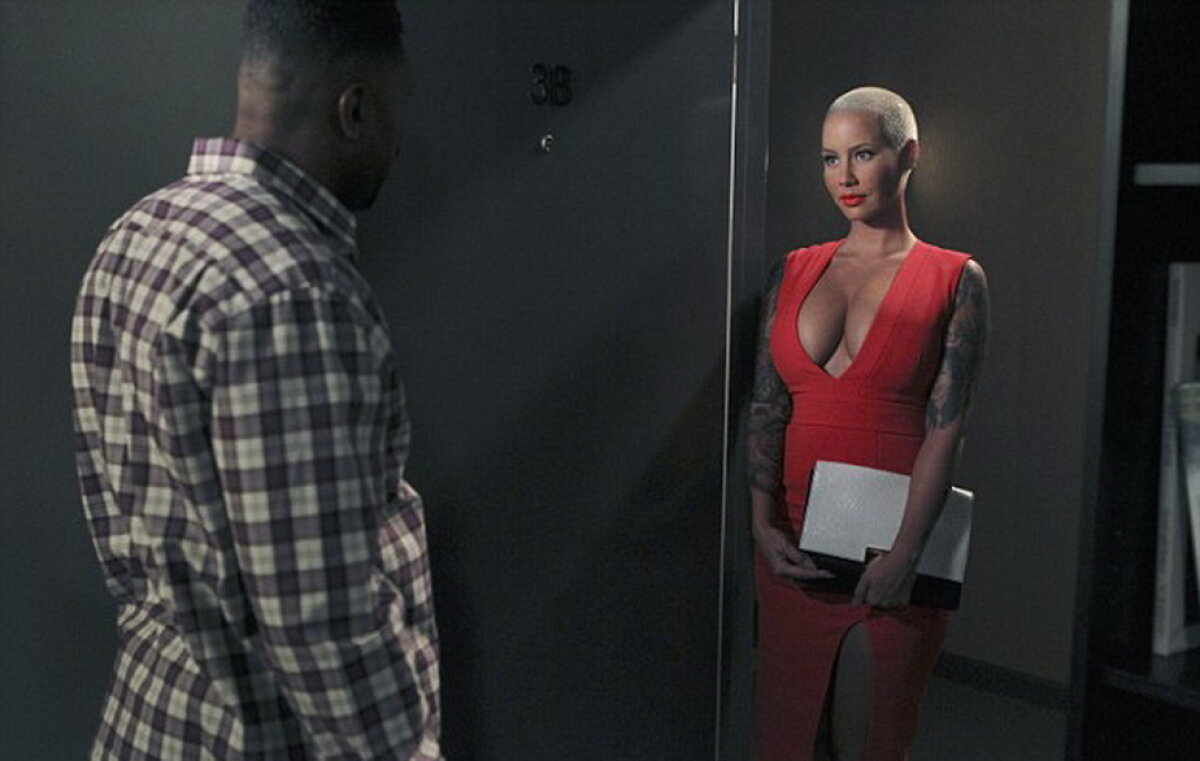 FOTO » Se poate mai sexy de atît? Amber Rose, cu cel mai îndrăzneţ decoleu