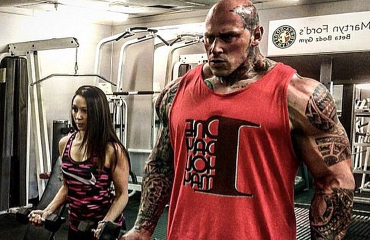 VIDEO + FOTO Secretul unei transformări uluitoare: adolescentul care a ajuns "monstrul" sălilor de fitness și face îndreptări cu 350 kg!