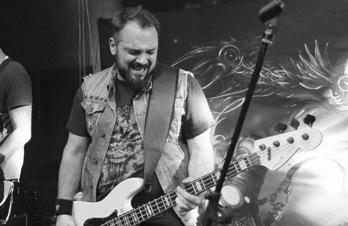 FOTO Pasionat de grafică » Basistul trupei Goodbye to Gravity, care s-a stins din viață miercuri, iubea la nebunie rugbyul 