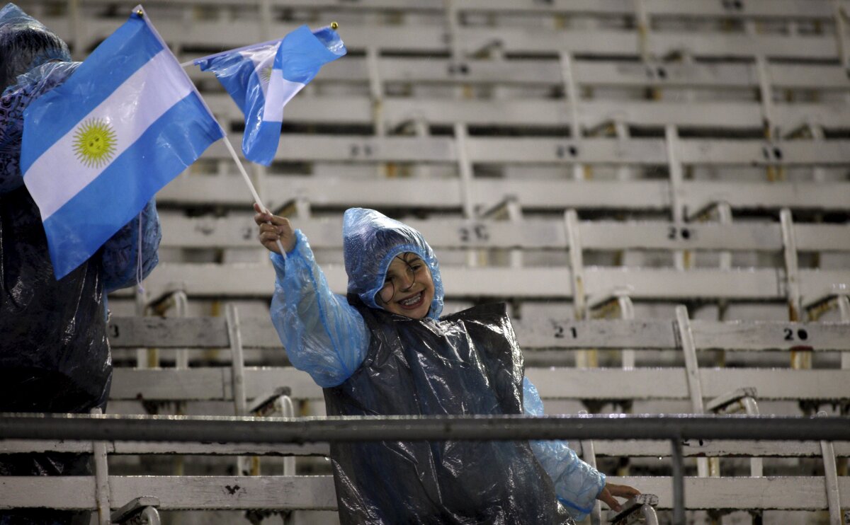 VIDEO + FOTO Superclasico amînat! O ploaie torențială a făcut ca meciul Argentina - Brazilia să fie reprogramat