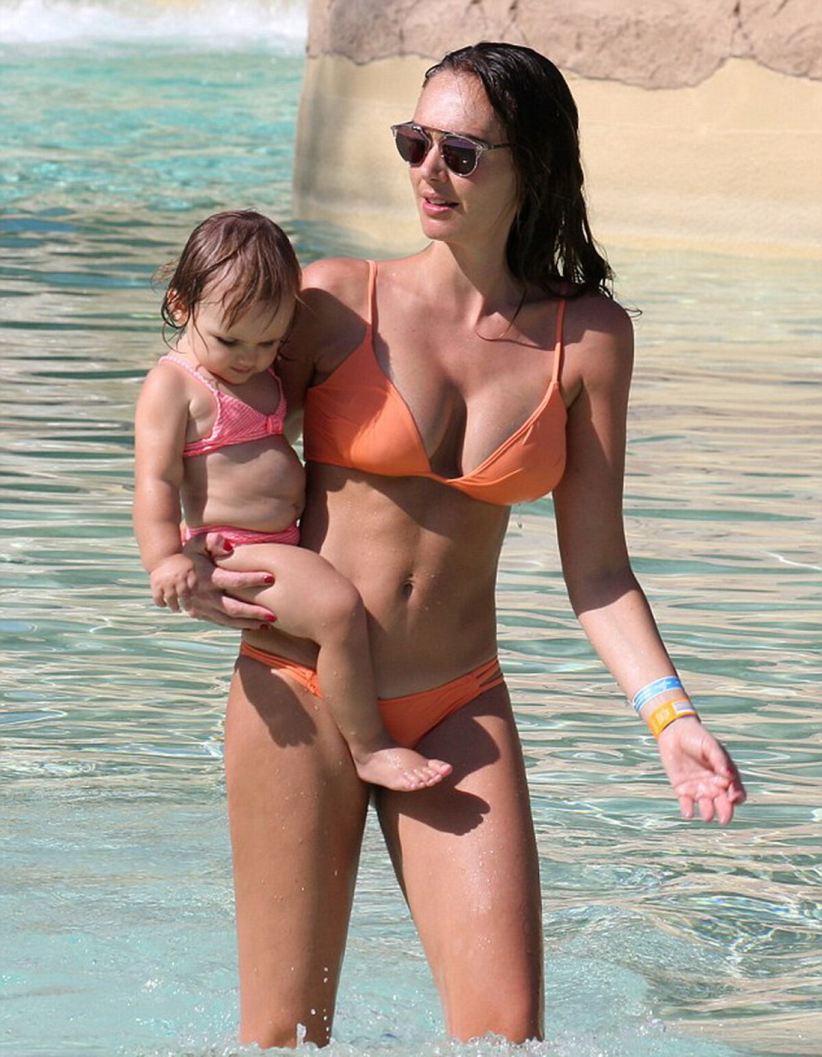 FOTO » Tamara Ecclestone, cea mai sexy mămică a momentului