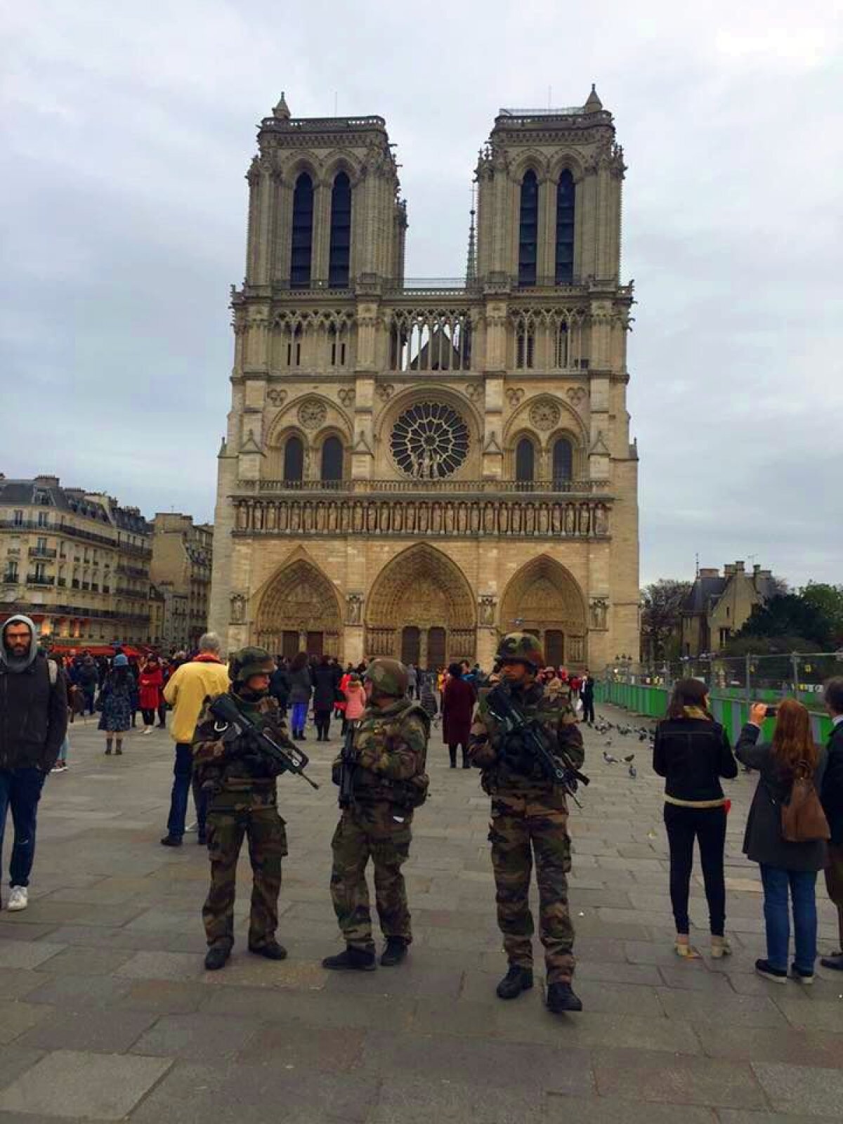 VIDEO + FOTO A fost identificat primul terorist » Autoritățile franceze au arestat 6 persoane după atentatele din Paris