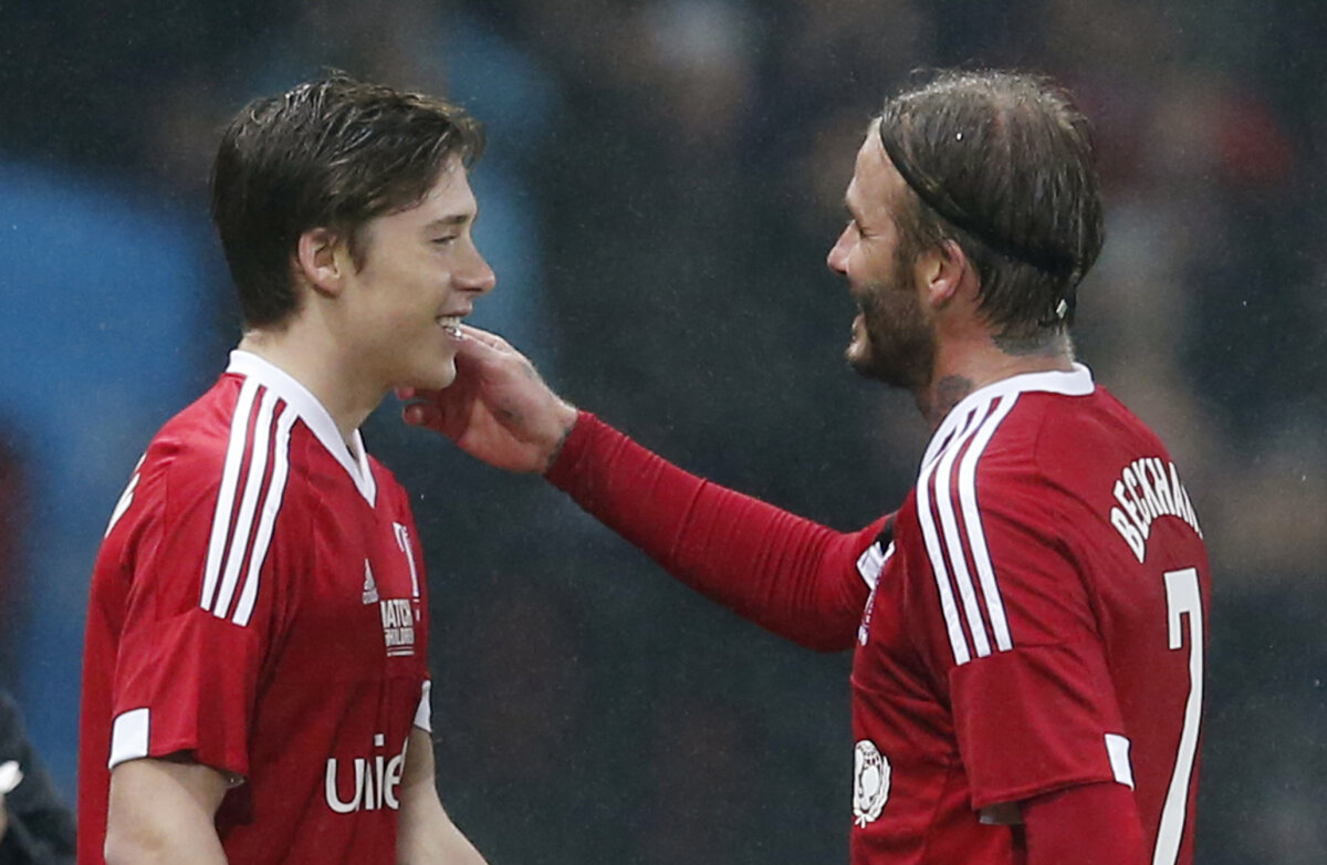 VIDEO + FOTO Momente emoționante la meciul caritabil al lui Beckham » A fost schimbat de fiul său, Brooklyn. Zidane și Vieira n-au venit din cauza atentatelor de la Paris