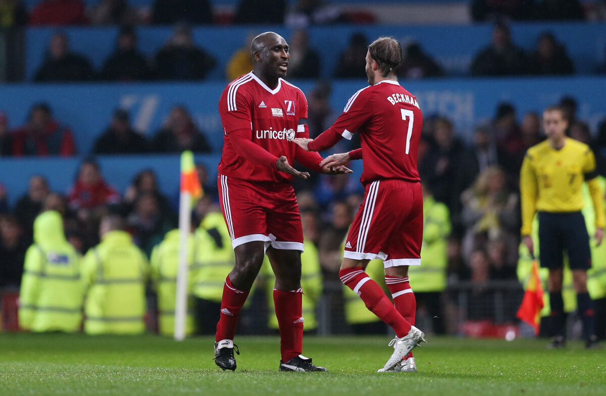 VIDEO + FOTO Momente emoționante la meciul caritabil al lui Beckham » A fost schimbat de fiul său, Brooklyn. Zidane și Vieira n-au venit din cauza atentatelor de la Paris