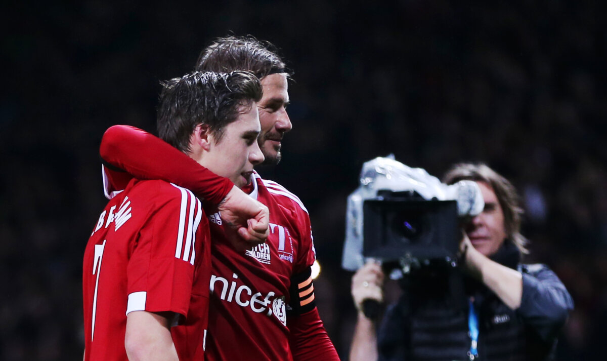 VIDEO + FOTO Momente emoționante la meciul caritabil al lui Beckham » A fost schimbat de fiul său, Brooklyn. Zidane și Vieira n-au venit din cauza atentatelor de la Paris