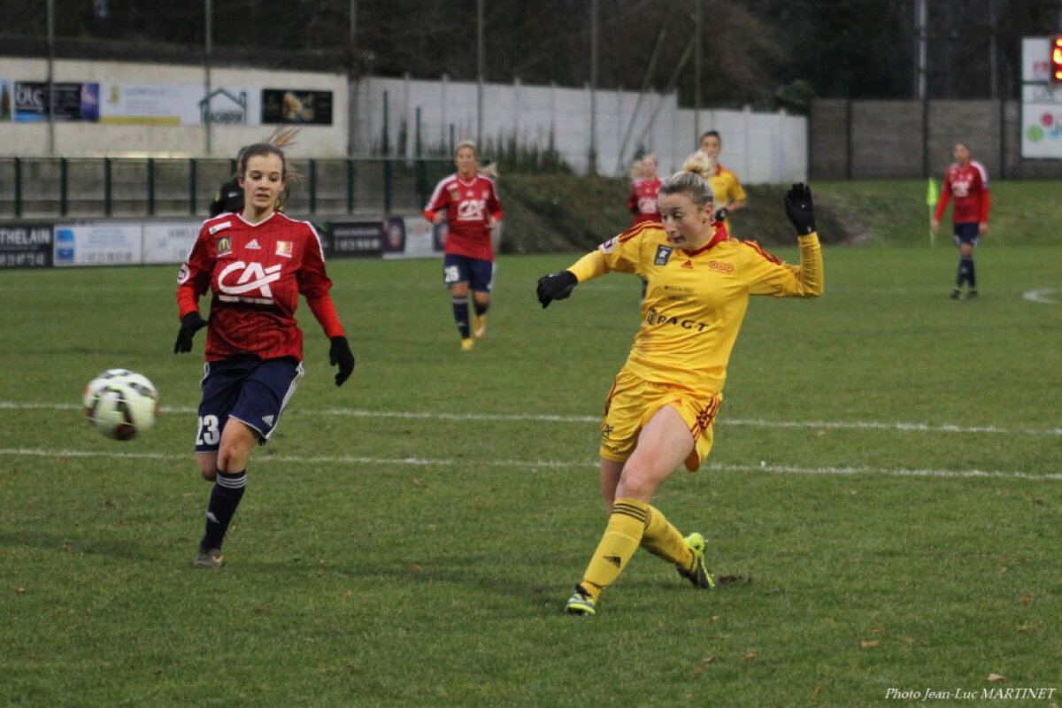 "Tricoloră" la fotbal feminin stabilită în Franța, Anna Bănuță e afectată profund de atentate: "Parcă am intrat în război!"