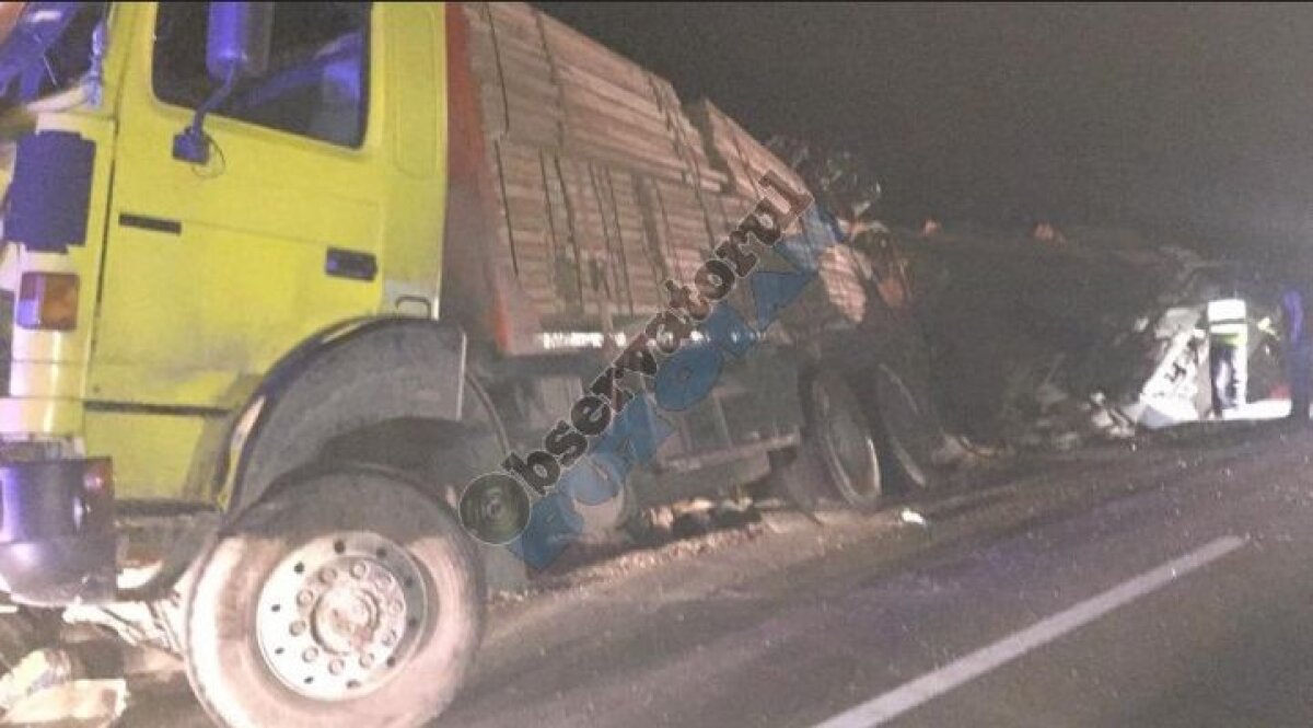 UPDATE VIDEO Accident teribil pe DN2! Microbuzul echipei de handbal CSU Tîrgoviște implicat într-un accident: 3 sportivi au murit pe loc!