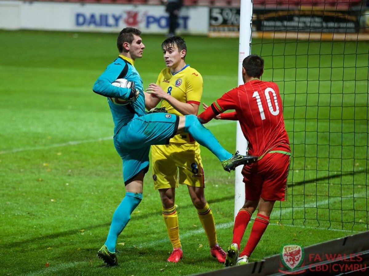 FOTO Imagini şocante! Brănescu, eliminat înainte de pauză pentru un şut aplicat adversarului