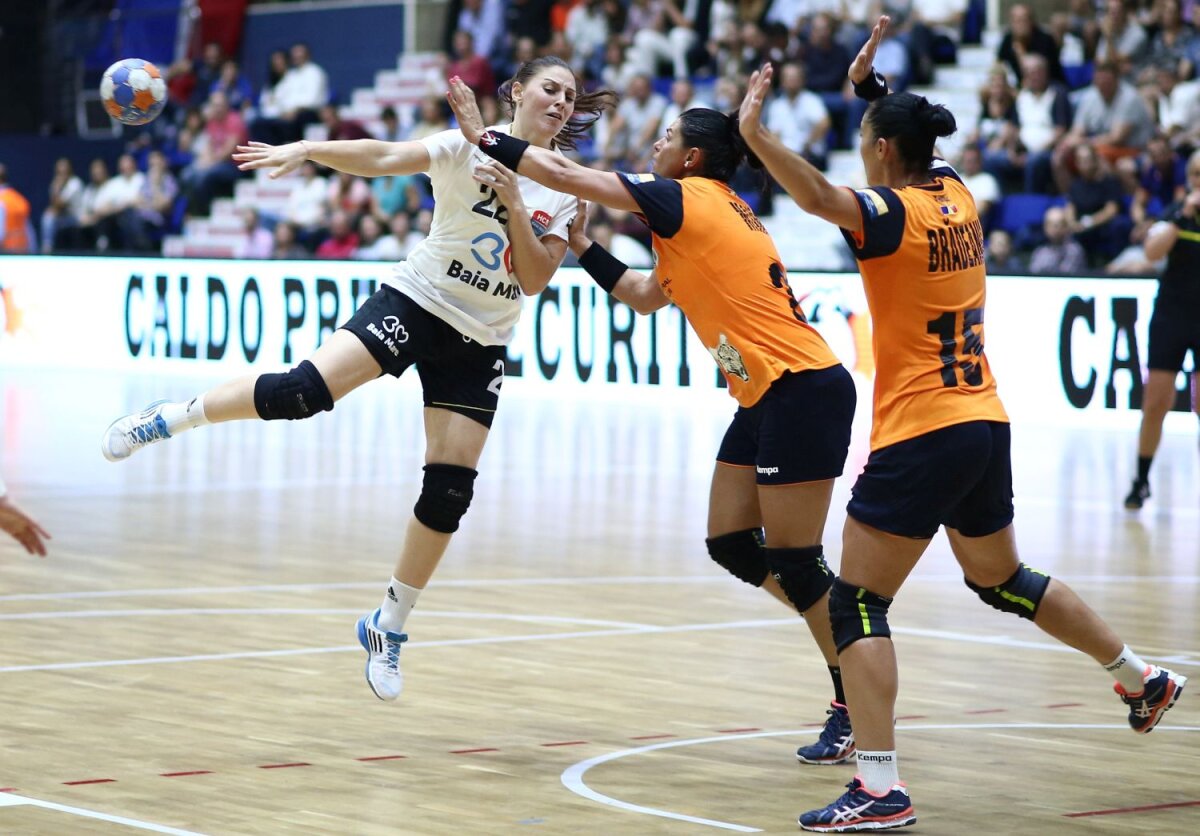 FOTO Victorie de orgoliu » CSM București a cîștigat derby-ul cu HCM Baia Mare, scor 24-21