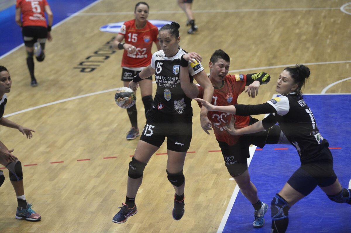 FOTO Victorie de orgoliu » CSM București a cîștigat derby-ul cu HCM Baia Mare, scor 24-21