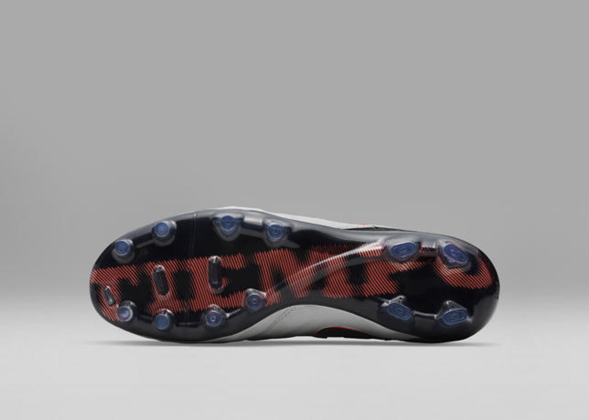 NIKE TIEMPO LEGEND 6