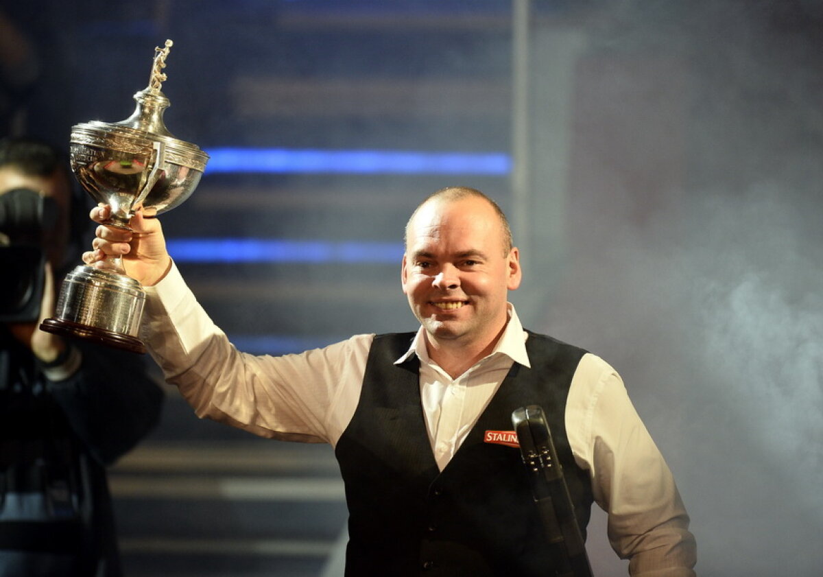 GALERIE FOTO Spectacol la București: peste 3.000 de oameni i-au aplaudat la scenă deschisă în această seară pe Ronnie O'Sullivan şi Stuart Bingham!