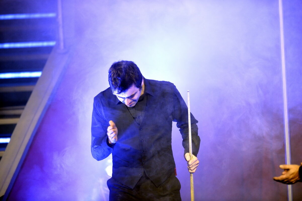 GALERIE FOTO Spectacol la București: peste 3.000 de oameni i-au aplaudat la scenă deschisă în această seară pe Ronnie O'Sullivan şi Stuart Bingham!