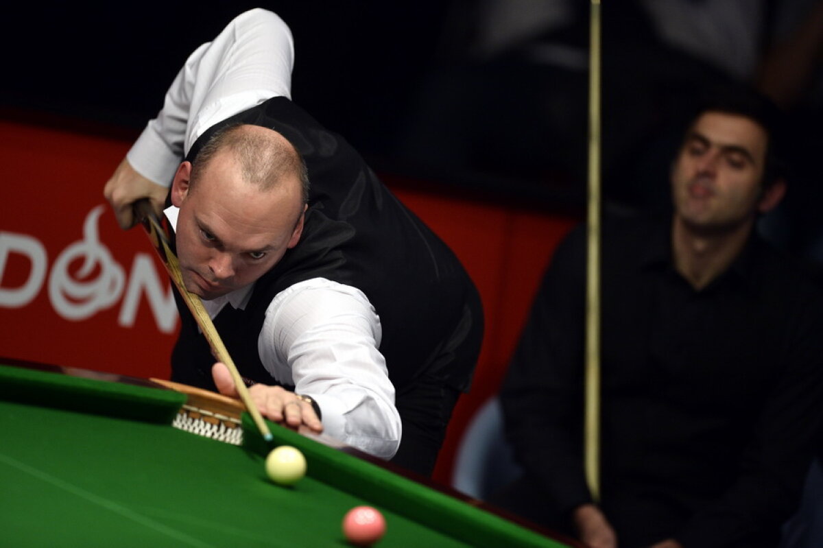 GALERIE FOTO Spectacol la București: peste 3.000 de oameni i-au aplaudat la scenă deschisă în această seară pe Ronnie O'Sullivan şi Stuart Bingham!