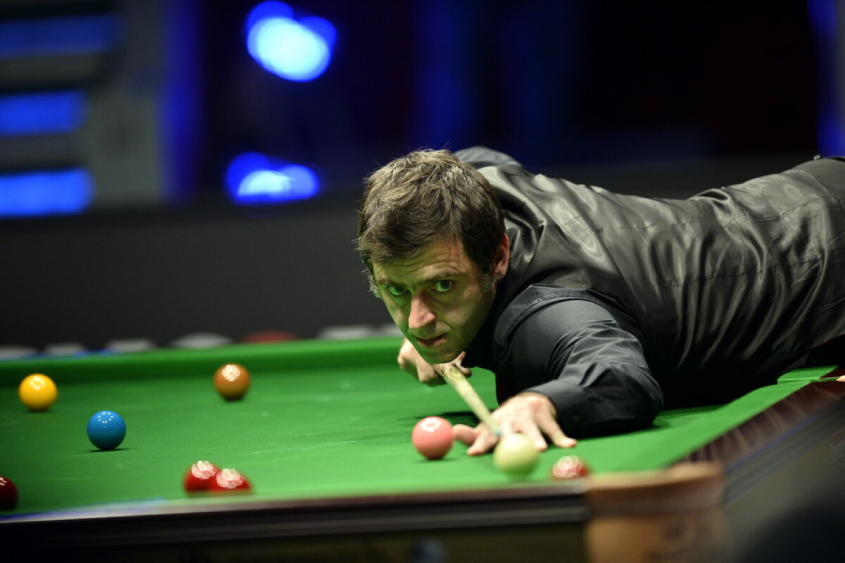 GALERIE FOTO Spectacol la București: peste 3.000 de oameni i-au aplaudat la scenă deschisă în această seară pe Ronnie O'Sullivan şi Stuart Bingham!