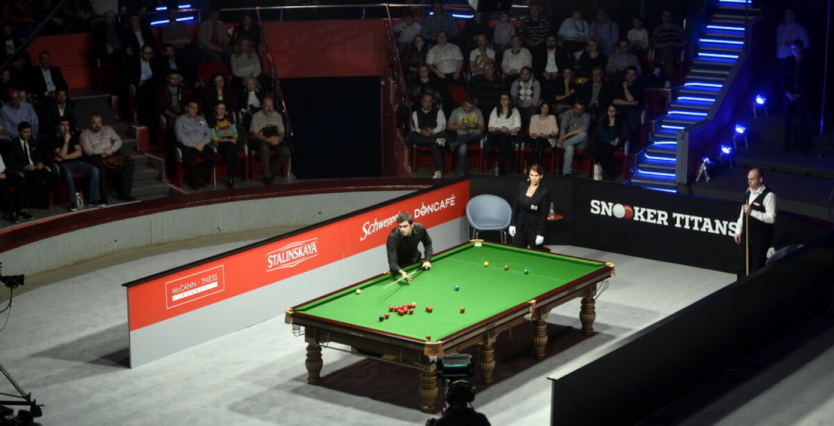 GALERIE FOTO Spectacol la București: peste 3.000 de oameni i-au aplaudat la scenă deschisă în această seară pe Ronnie O'Sullivan şi Stuart Bingham!