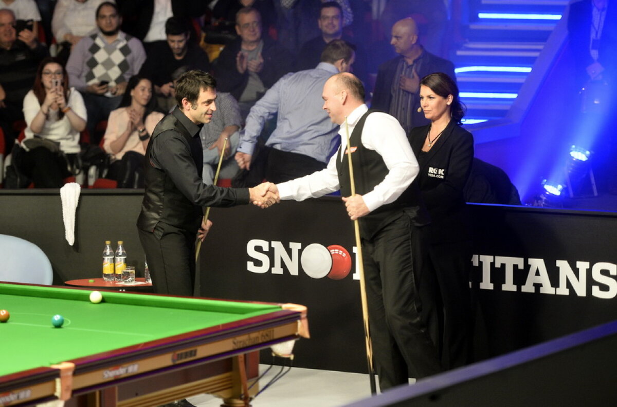 GALERIE FOTO Spectacol la București: peste 3.000 de oameni i-au aplaudat la scenă deschisă în această seară pe Ronnie O'Sullivan şi Stuart Bingham!