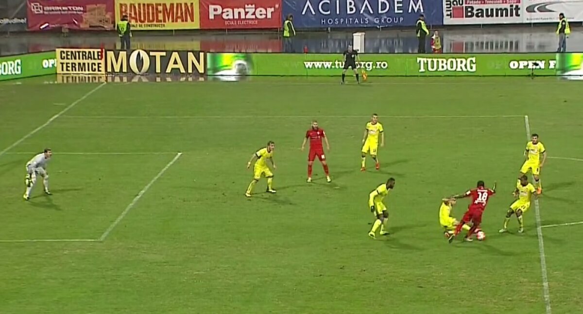 FOTO Ca la FIFA! Rîpă, controlat manual de Varela în Derby :D