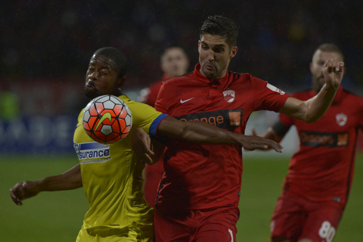 VIDEO+FOTO Stea căzătoare » Dinamo a desfiinţat campioana, 3-1, oprind seria fără înfrîngere a rivalilor în Derby de România