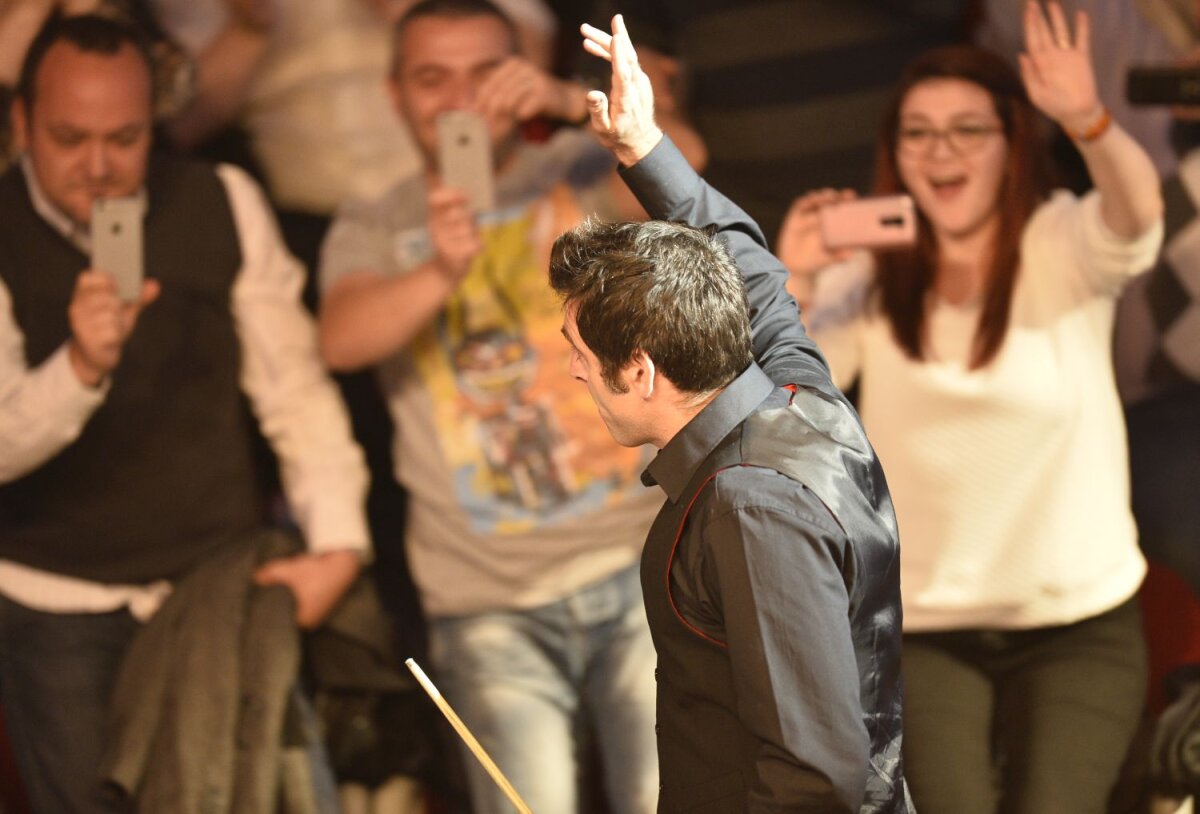 FOTO Aşi la Circ » Cele mai tari imagini ale show-ului oferit de Ronnie O'Sullivan şi Stuart Bingham