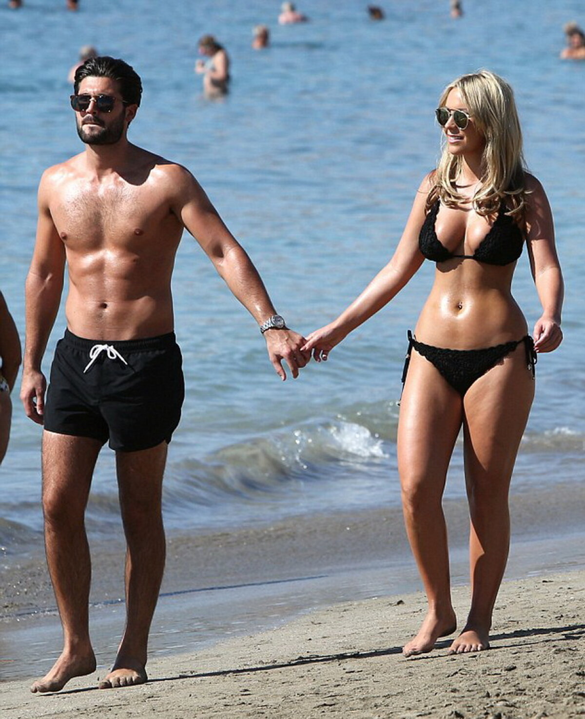 FOTO » Cu așa iubită vrei să stai non-stop la plajă! Dan Edgar, unul dintre cei mai norocoși bărbați