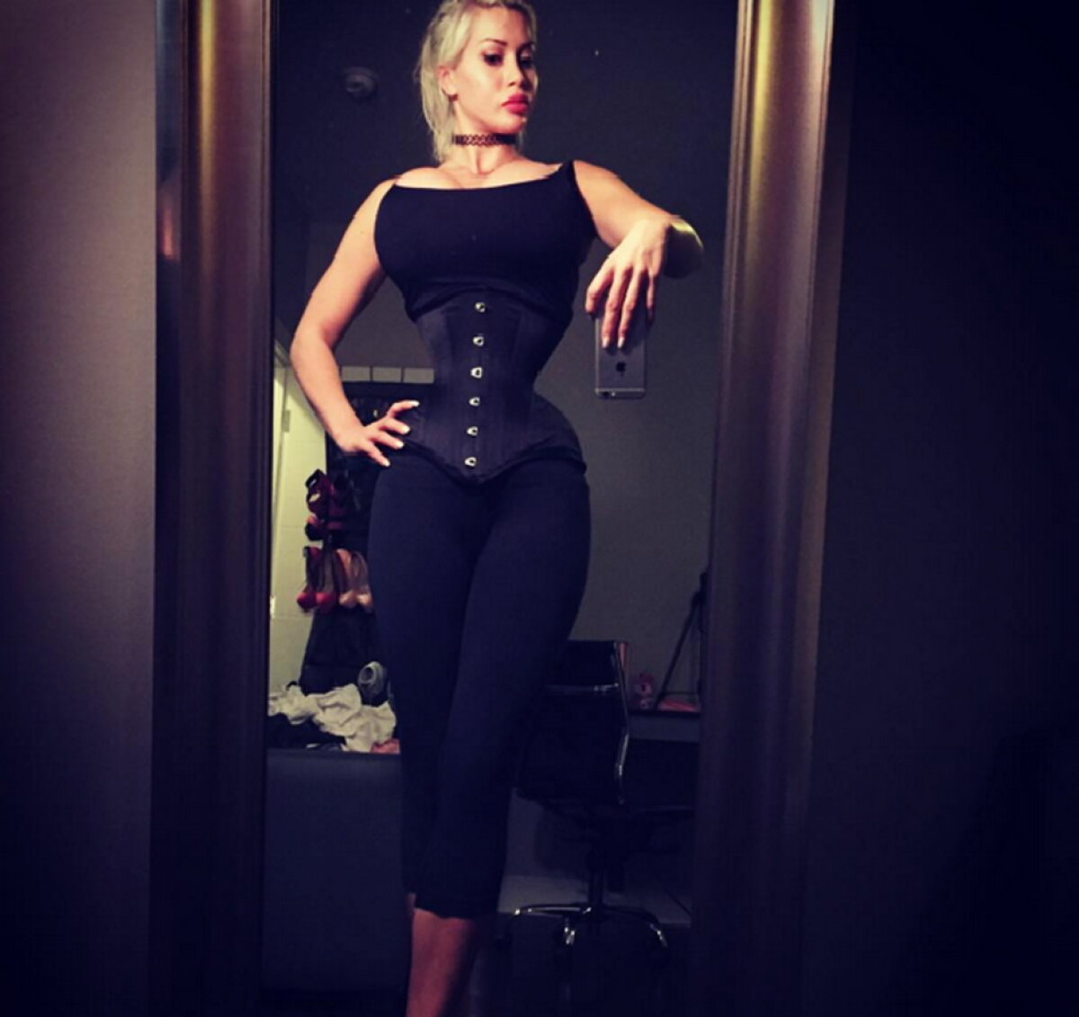 Șocant! O suedeză și-a scos coastele pentru a arăta ca un personaj din desenele animate