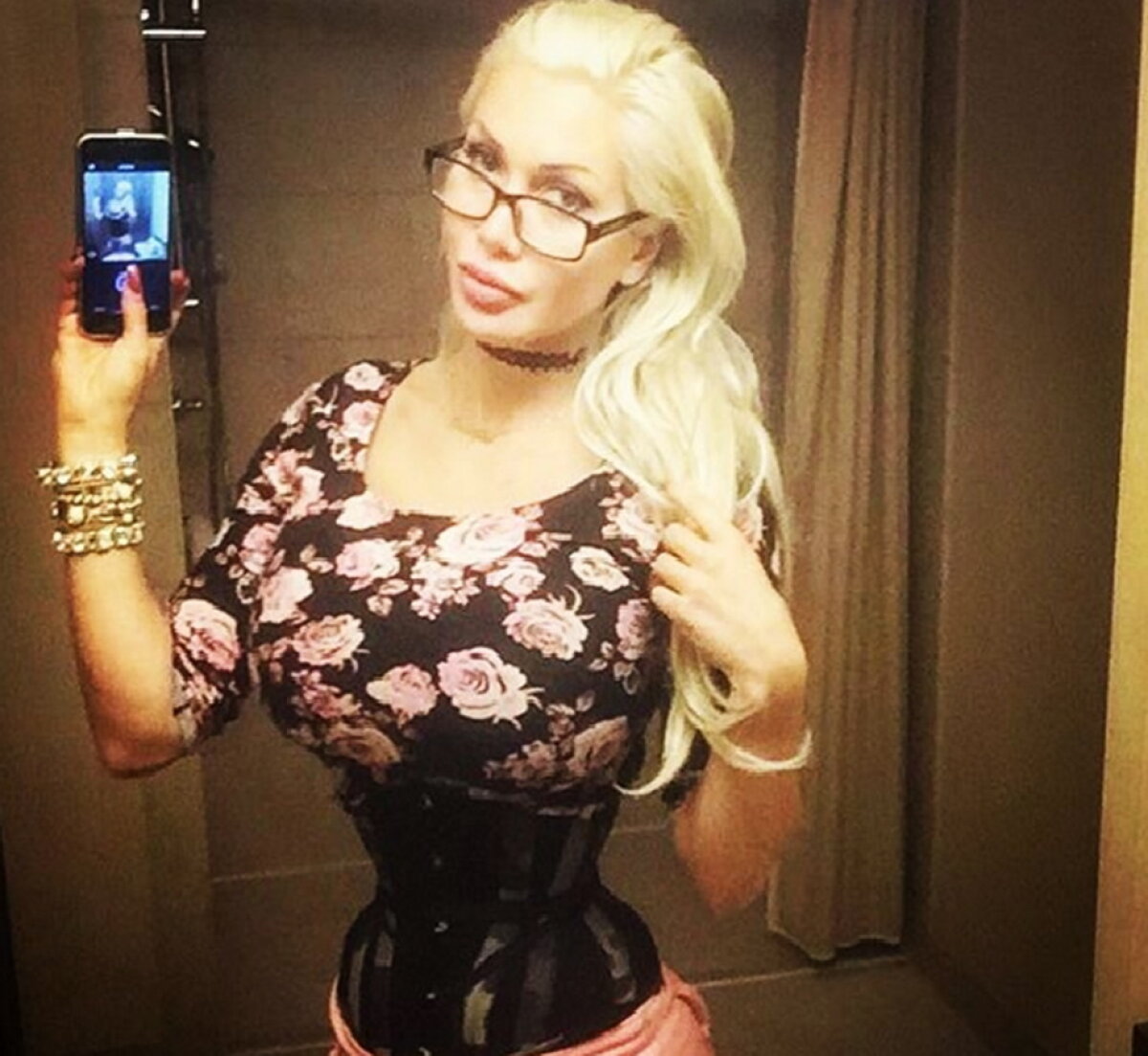 Șocant! O suedeză și-a scos coastele pentru a arăta ca un personaj din desenele animate