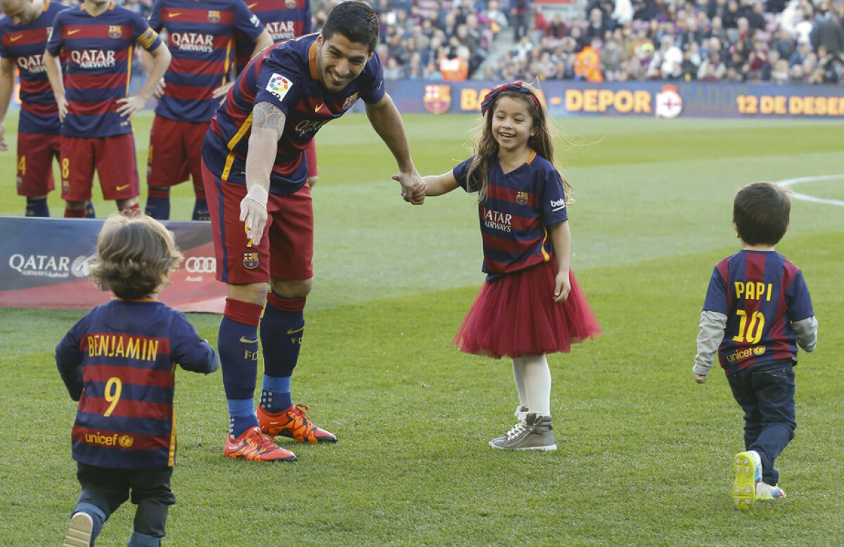 VIDEO&FOTO Spectacol pentru grădiniță » Supravegheați de copiii lor, starurile Barcelonei au făcut show cu Sociedad, 4-0