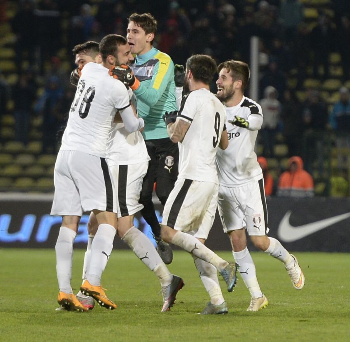 VIDEO + FOTO Dramatic! Steaua a pierdut în ultimul minut meciul cu Astra, 0-1 » Șansele la titlu sînt tot mai mici