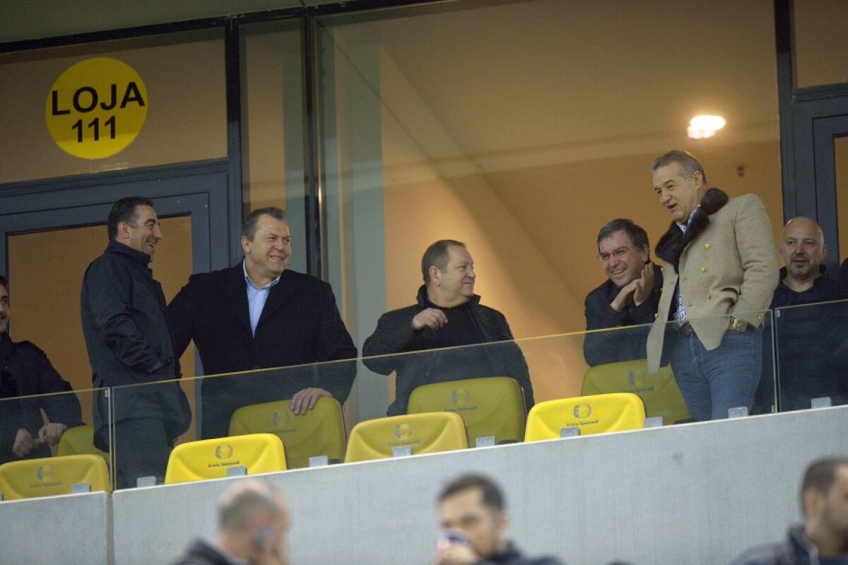 FOTO Nici legendele nu mai contează! Războiul fanilor cu Steaua atinge cote inimaginabile: "E o slugă!"