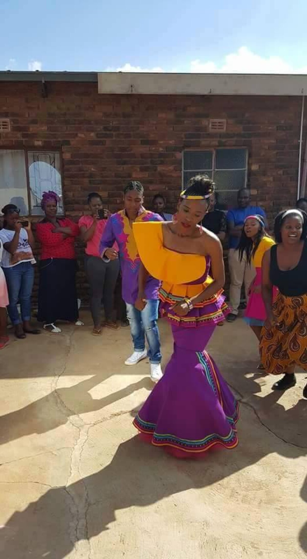 FOTO Controversata atletă Caster Semenya s-a căsătorit cu iubita sa, într-o ceremonie tradițională în Africa de Sud