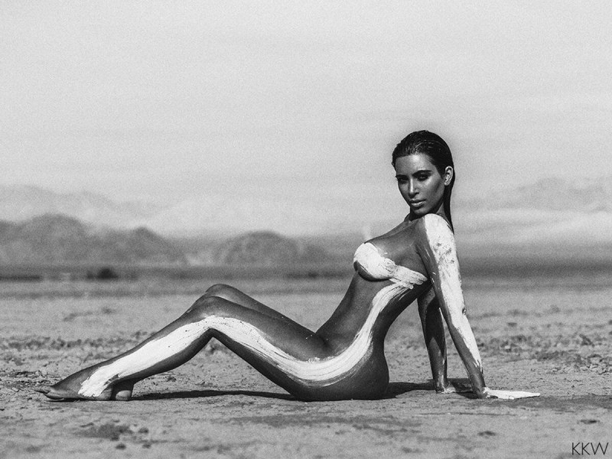 FOTO Arde deșertul! Kim Kardashian, în ipostaze irezistibile printre dunele de nisip