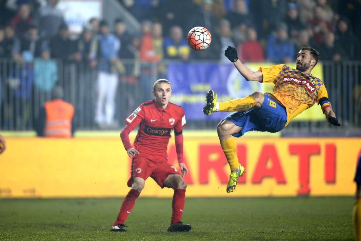 VIDEO + FOTO Siguri de play-off! Dinamo a învins Petrolul, scor 2-1! "Cîinii" au înscris un gol controversat