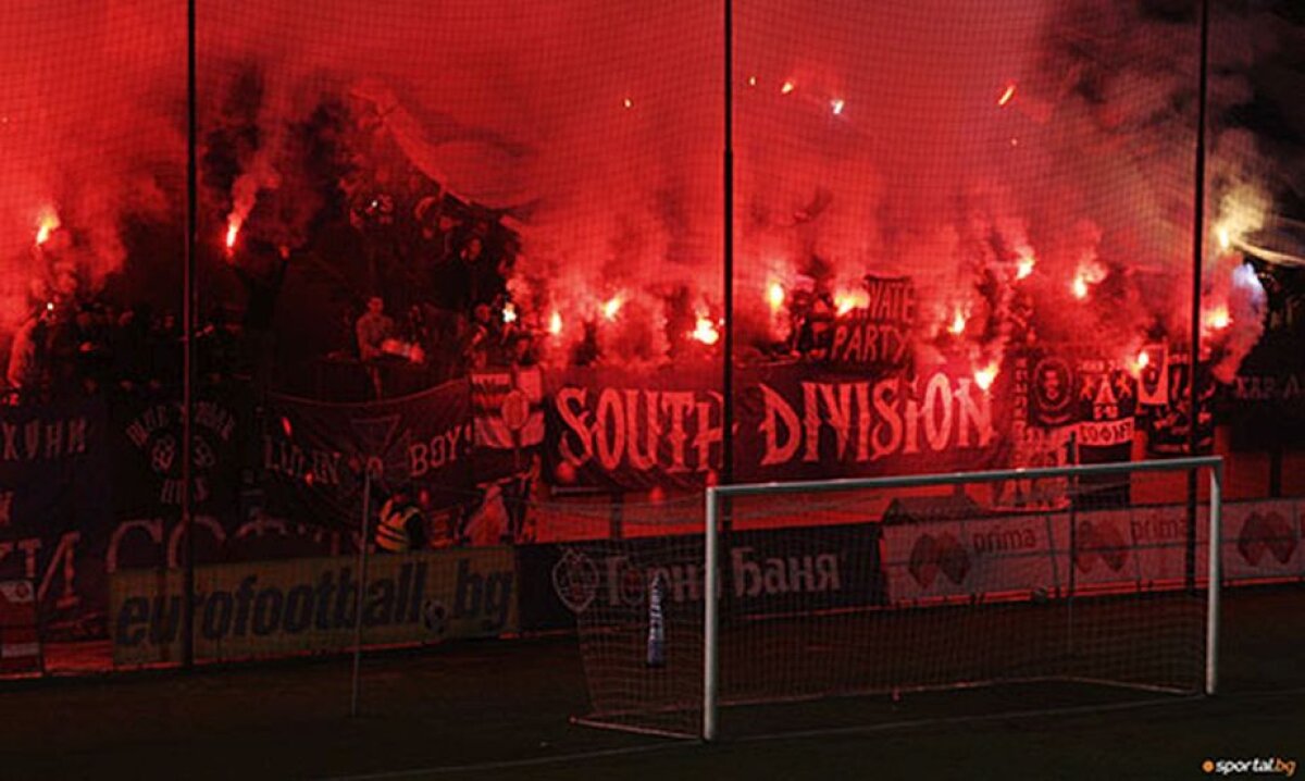 VIDEO + FOTO Scene halucinante în Bulgaria! Reghecampf putea fi martorul unor imagini incredibile! Ultrașii lui Levski au făcut prăpăd