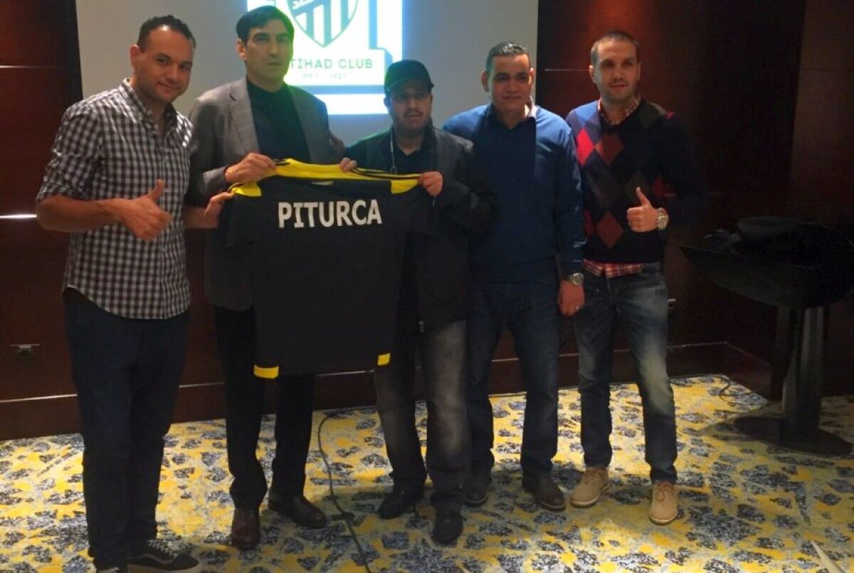 FOTO Primele imagini cu Victor Pițurcă de la semnarea contractului cu arabii » Salariu incredibil pentru fostul selecționer