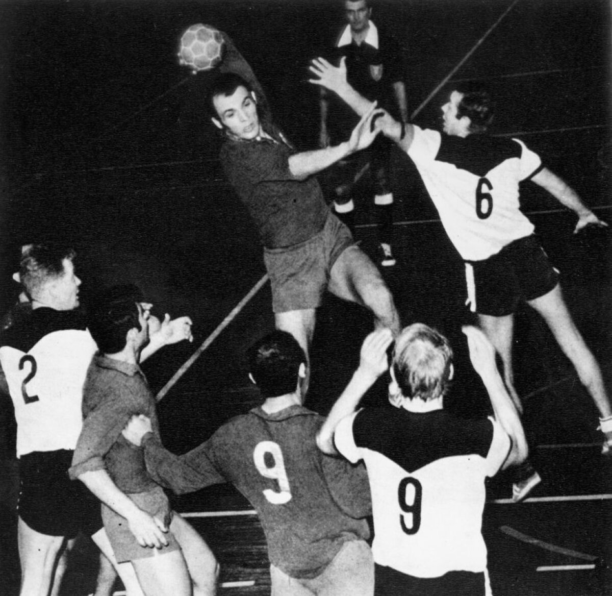 Gheorghe Gruia, "mîna de aur a handbalului românesc", a murit astăzi în Mexic, la vîrsta de 75 de ani