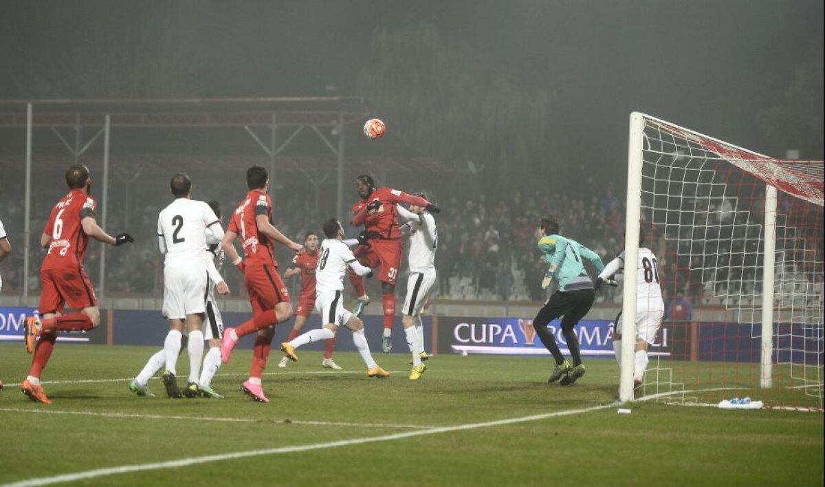 FOTO Dinamo - Astra 2-1 » "Cîinii" au cîștigat meciul grație unui gol marcat în ultimul minut și s-au calificat în semifinale