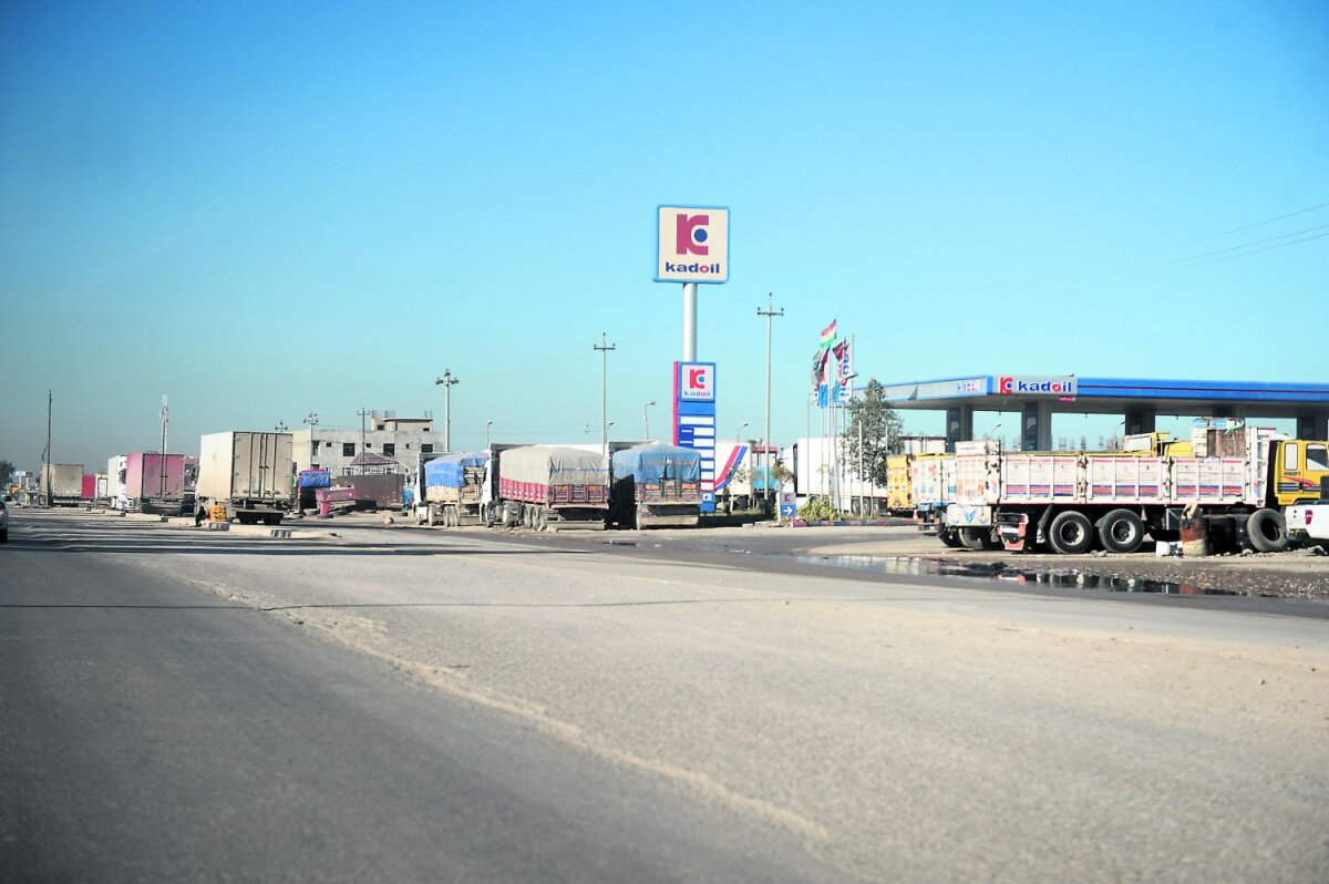 FOTO Oaza de liniște de la marginea infernului » Orașul în care antrenează Ilie Stan a fost ocolit de conflicte